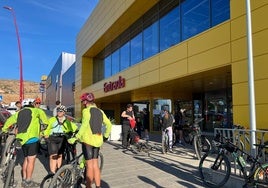 Los almerienses se familiarizan con el uso de la bicicleta en su movilidad urbana