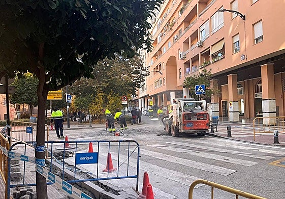 Operarios trabajando en Agustina de Aragón.