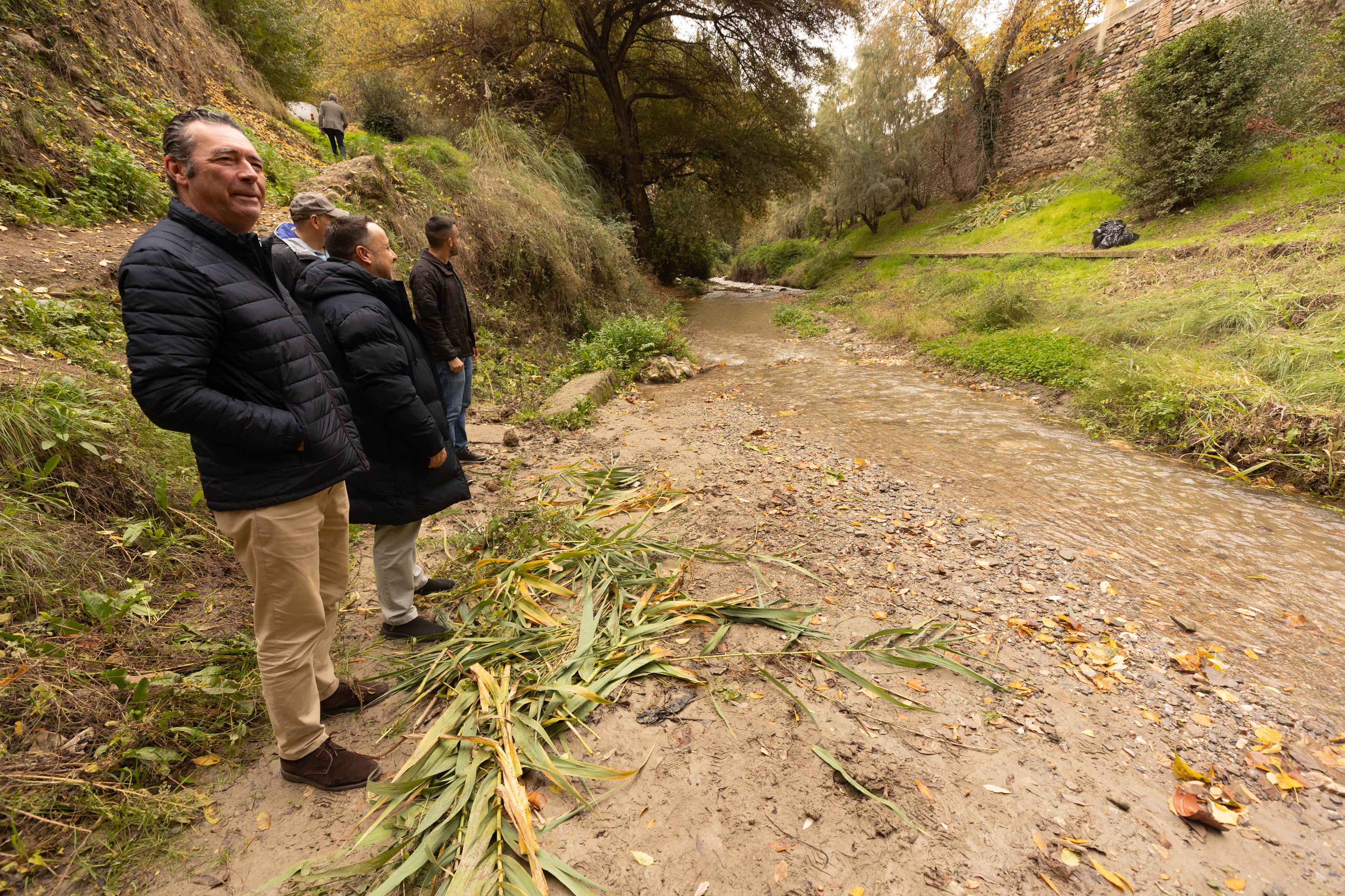 Dentro de la limpieza del río Darro en Granada