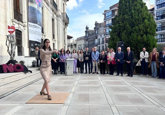 Acto conmemorativo contra la violencia de género en la Lonja de la Diputación.