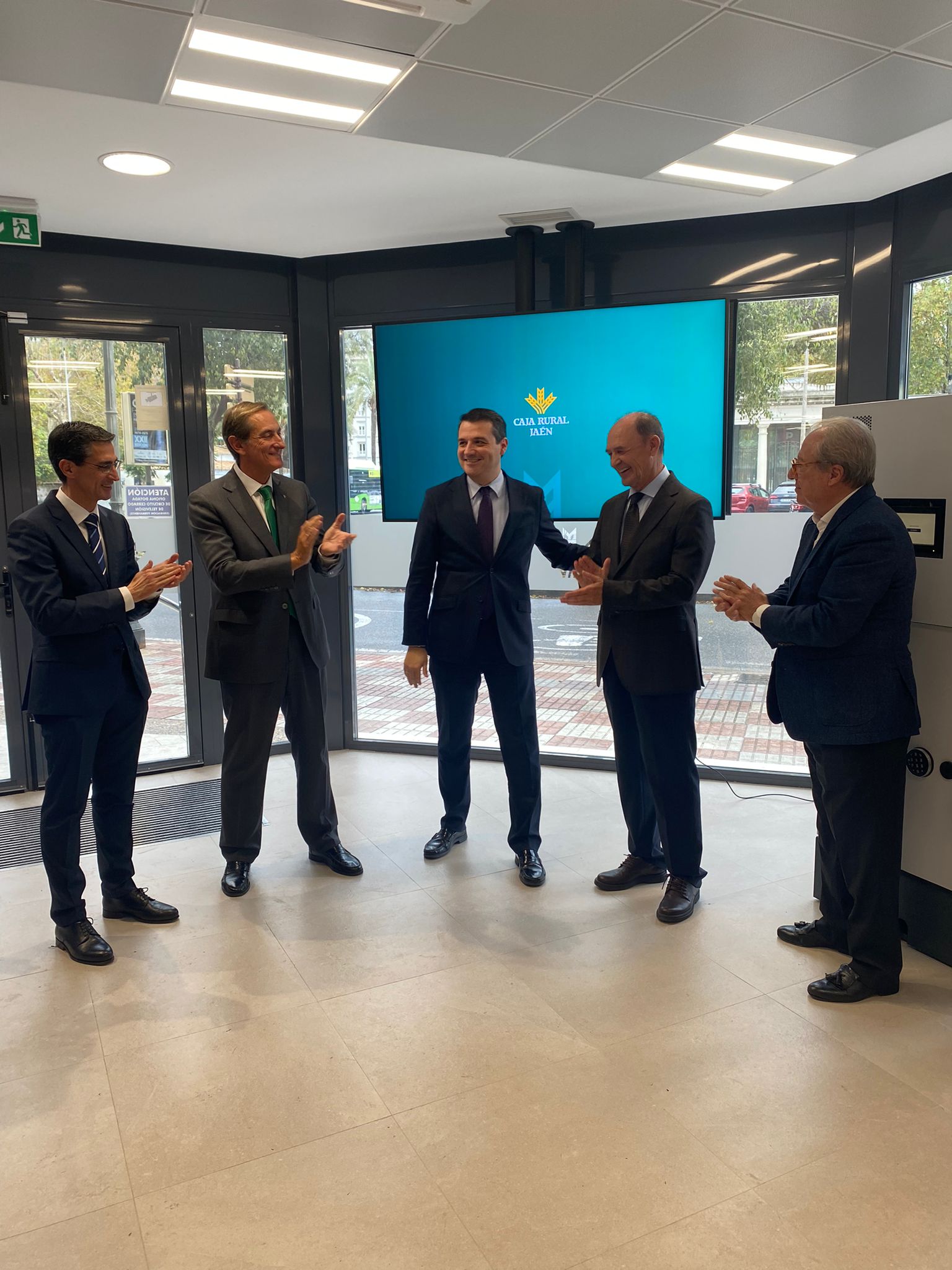 Acto de inauguración de las renovadas instalaciones de la sede de Caja Rural de Jaén en Córdoba.