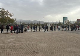 Colas de aficionados en Los Cármenes.