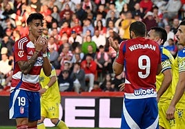 Reinier y Weissman se piden explicaciones mutuas tras estorbarse en una acción dentro del área contra el Cádiz.