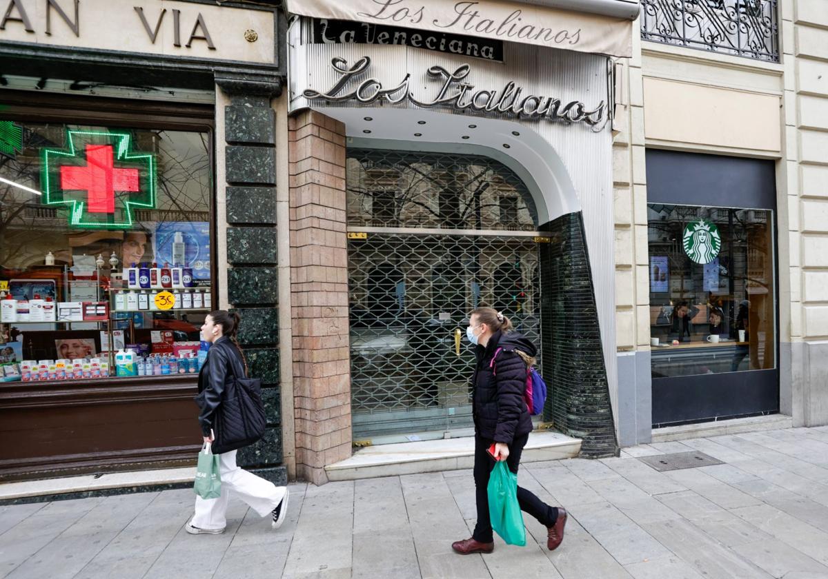 Los italianos, cerrado durante el invierno salvo los viernes en un pequeño local en la parte de atrás.