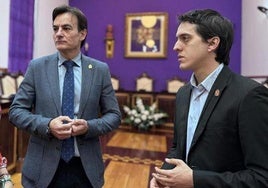 El alcalde, Agustín González, y el portavoz de JM+, Luis García.