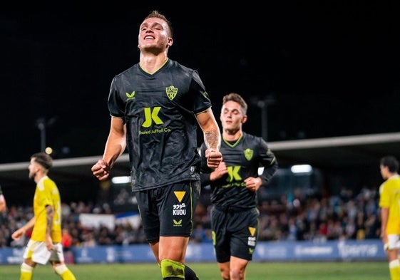 Marezi celebra su gol con el Almería en la Copa del Rey contra el Talavera