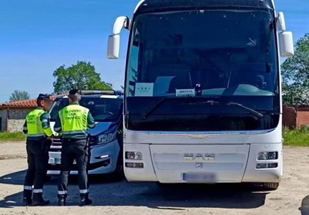 Interceptan al conductor de un autobús escolar drogado en Albox