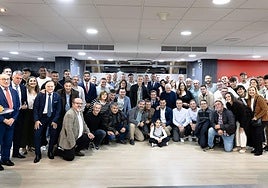 Foto de familia en el acto por el X aniversario de la asociación de peñas del Granada.