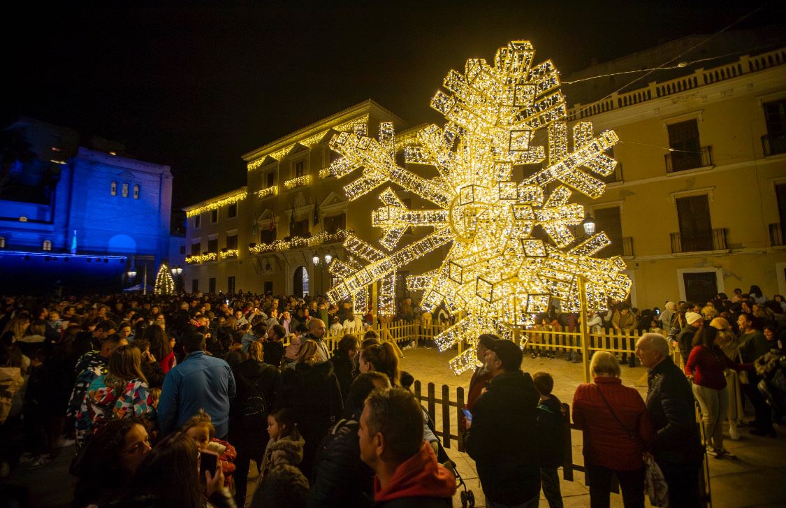 Imagen de archivo de luces navideñas en Motril el año pasado.