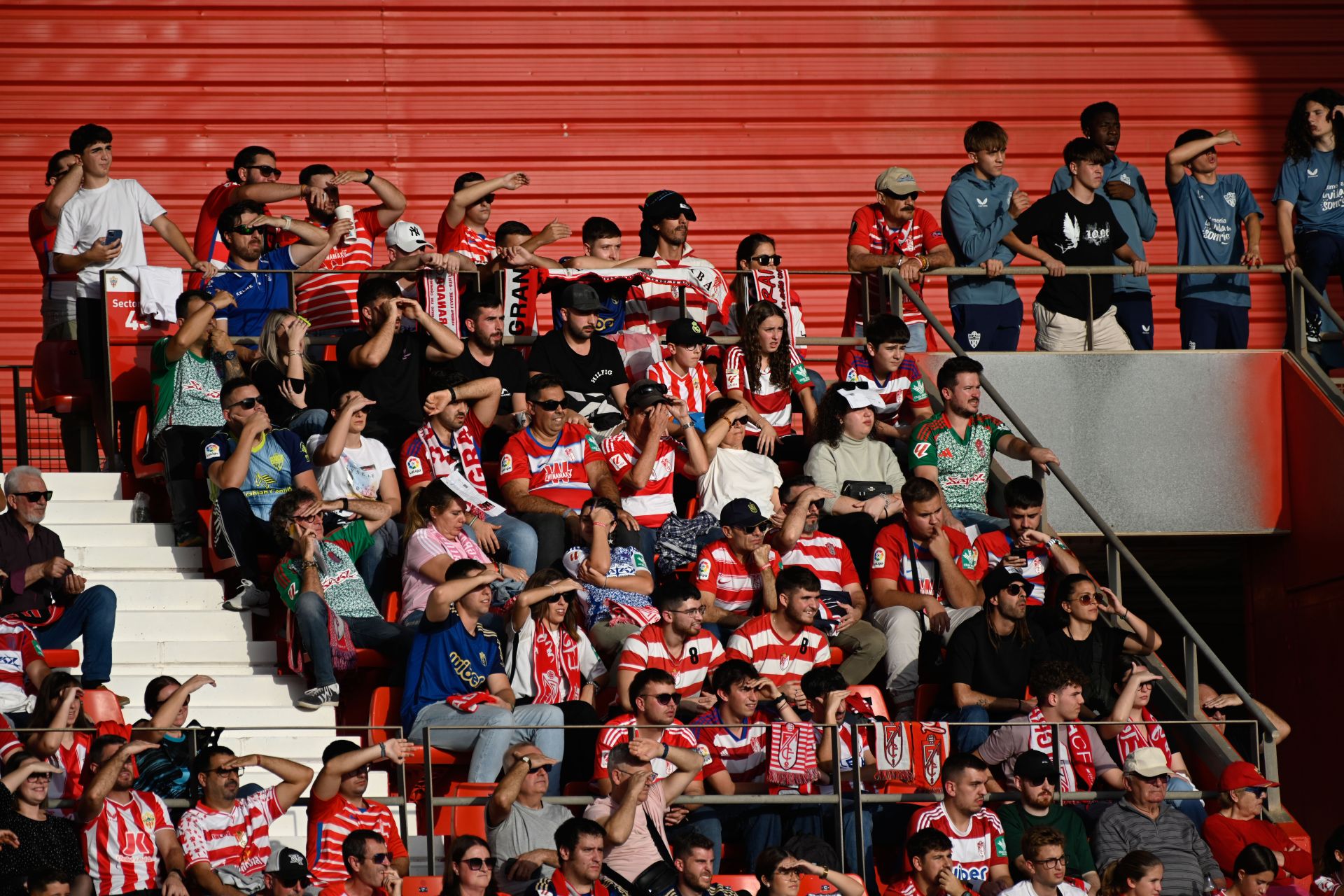 Encuéntrate en la previa y en el estadio en el Almería-Granada