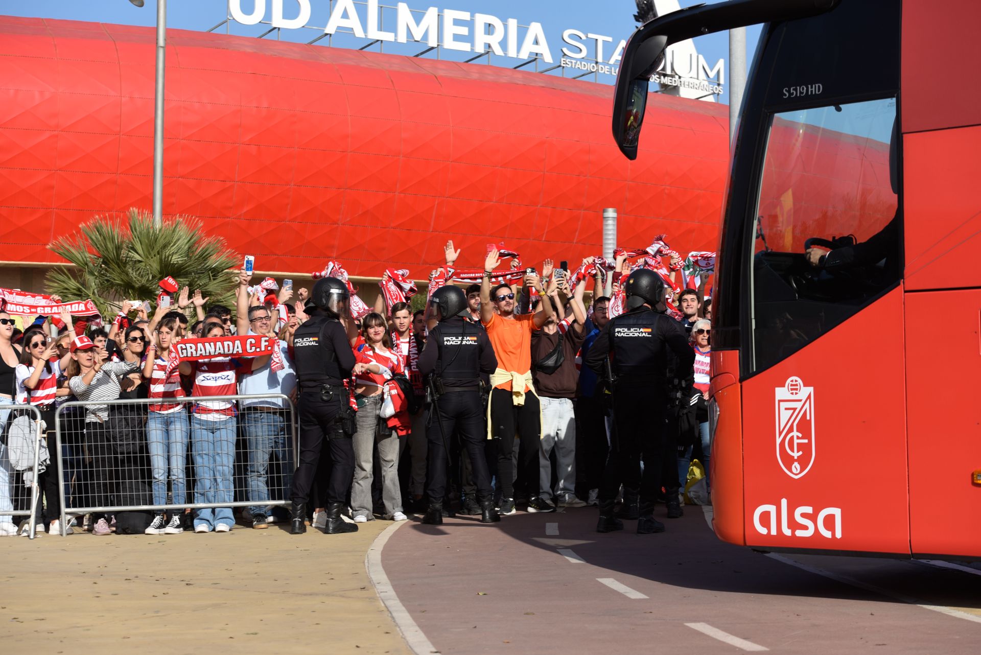 Encuéntrate en la previa y en el estadio en el Almería-Granada