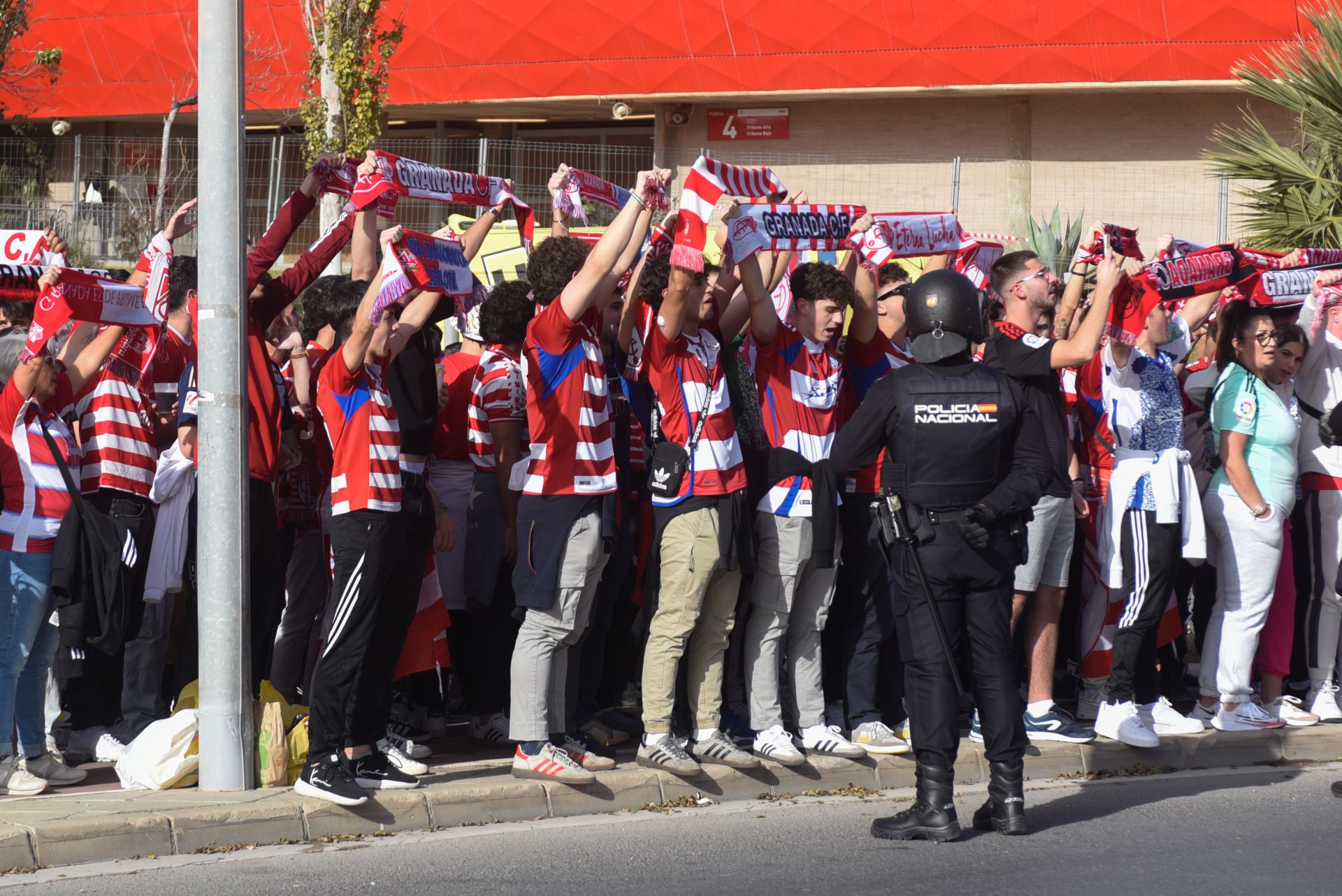 Encuéntrate en la previa y en el estadio en el Almería-Granada