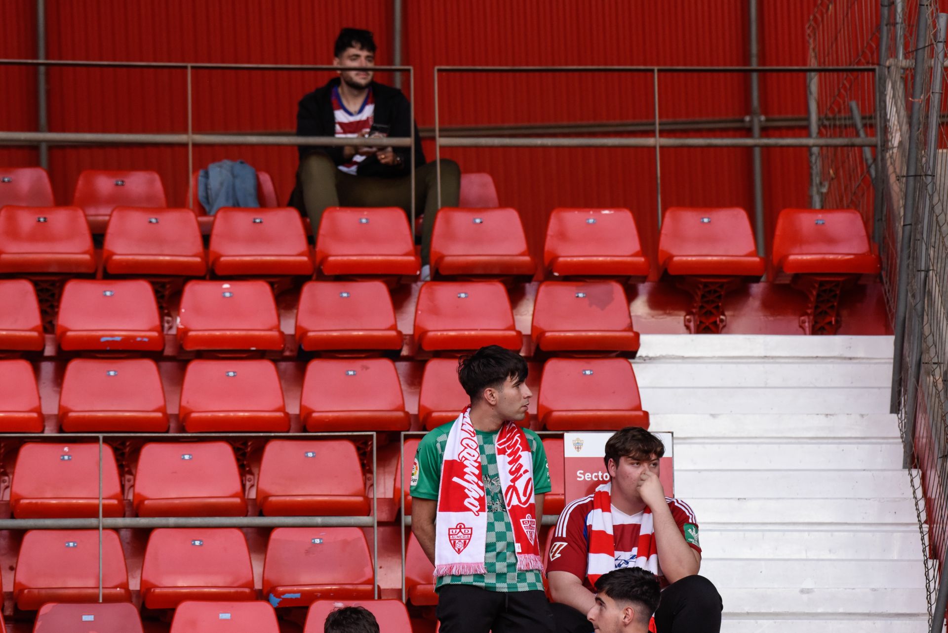 Encuéntrate en la previa y en el estadio en el Almería-Granada