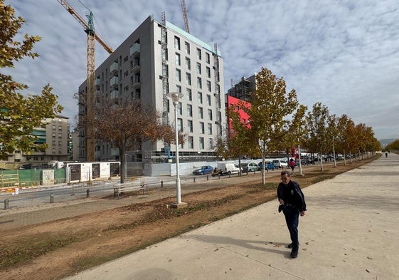 Edificio de VPO en La Chana cuya obra está a punto de terminar.