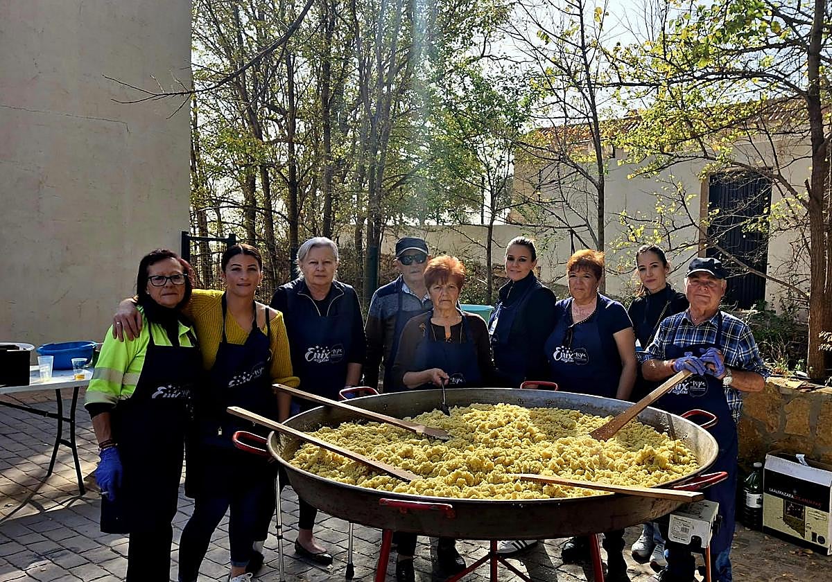 Uno de los grupos participantes en el concurso de migas de esta localidad del Poniente.