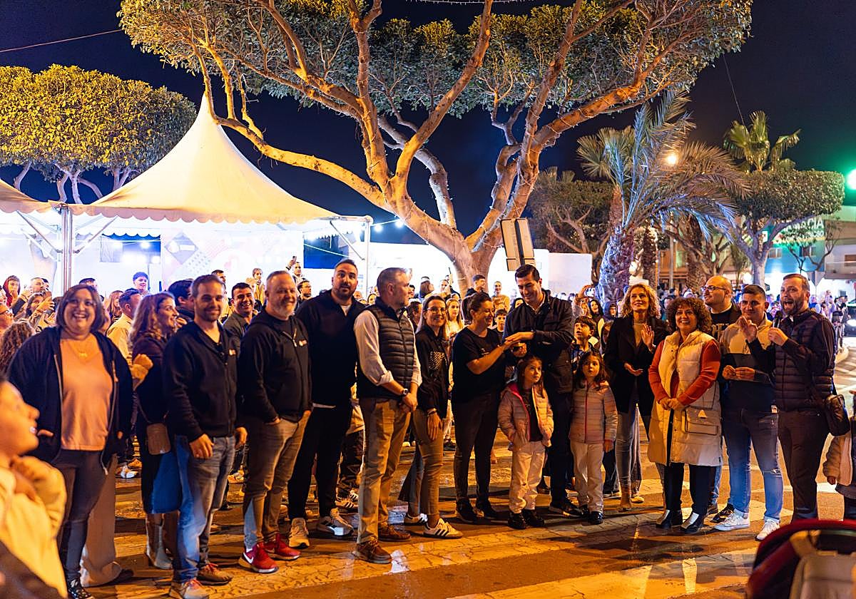 Espectacular encendido del alumbrado navideño en Campohermoso