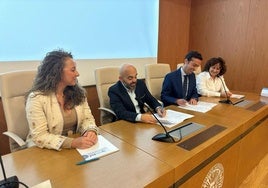 Firma del convenio con la FAAM.