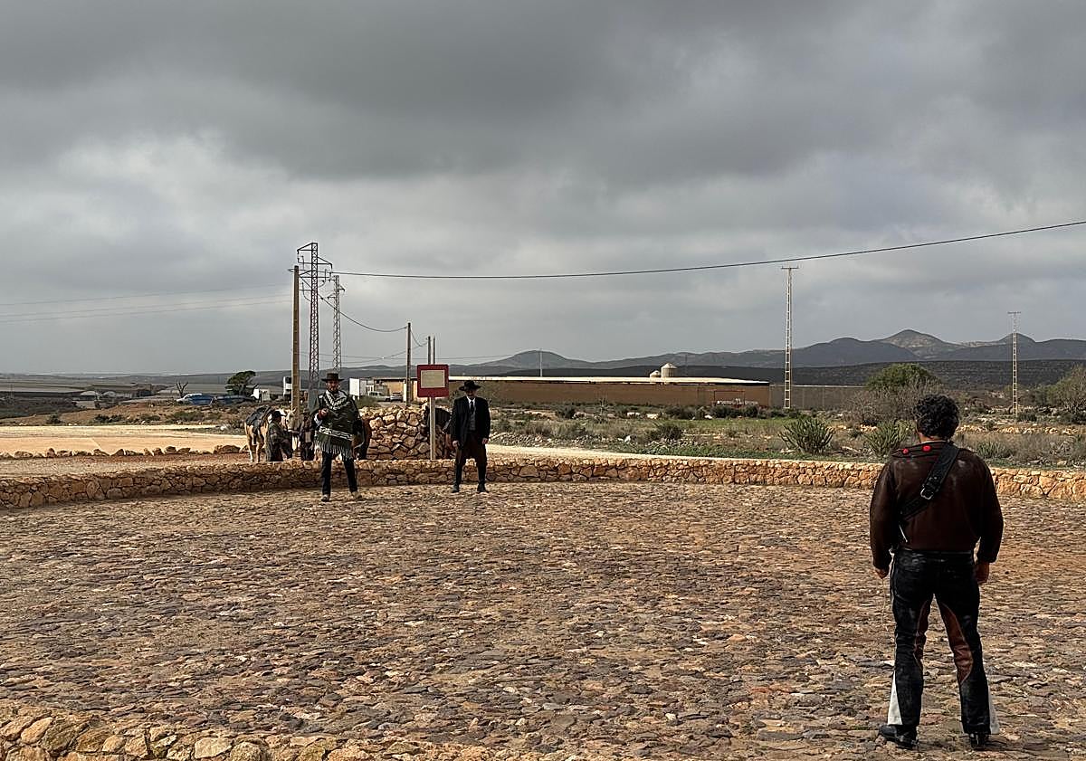 Imagen principal - Los Albaricoques rinde homenaje a su pasado como escenario de los mejores &#039;western&#039; jamás rodados