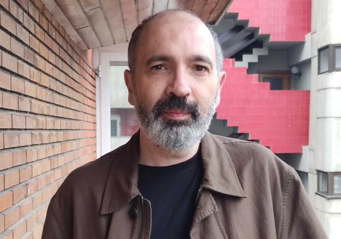 El escritor Óscar Montoya, autor de 'Murciélagos blancos'.