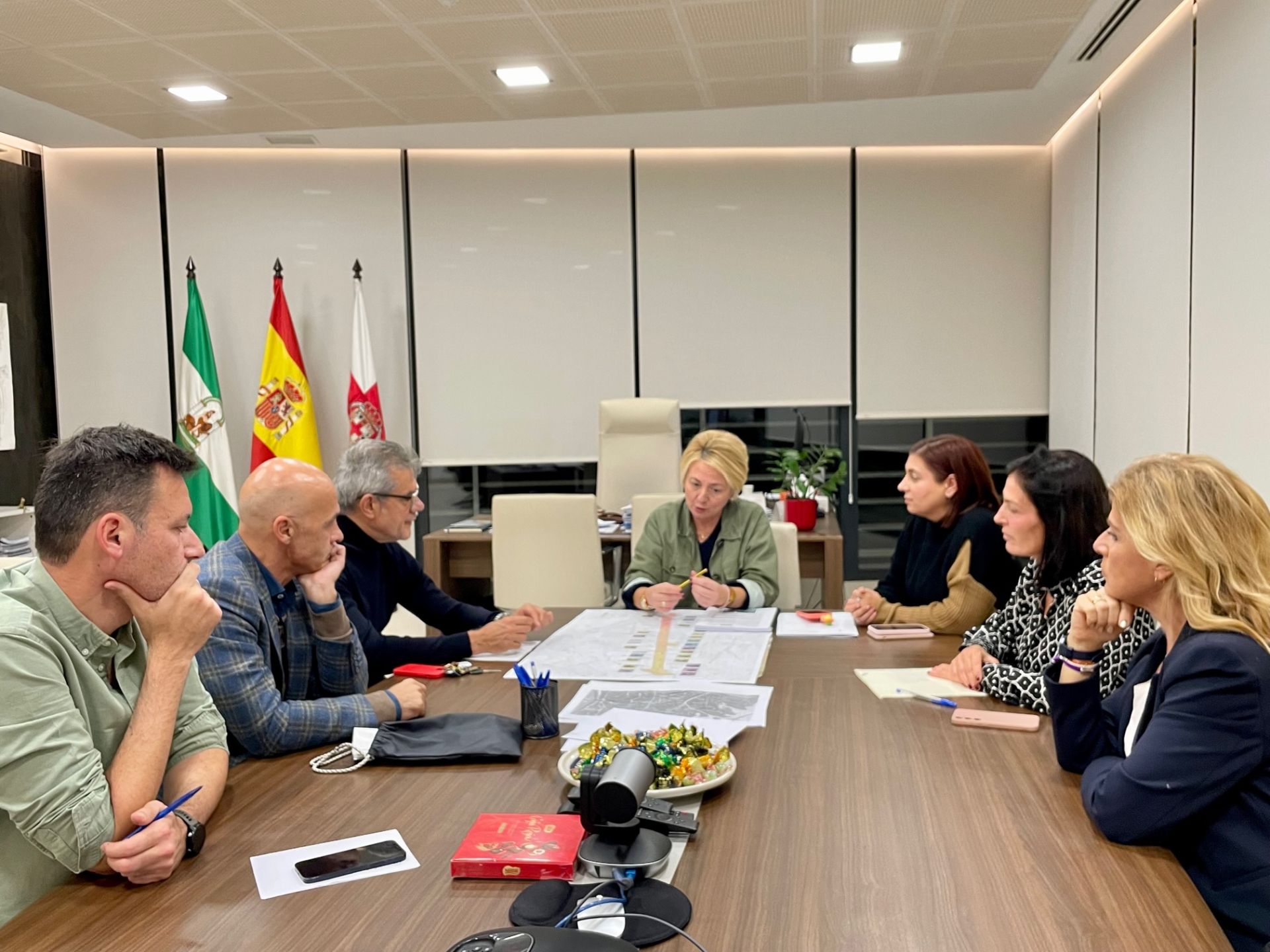 Reunión entre Almería Centro y el Ayuntamiento de Almería.