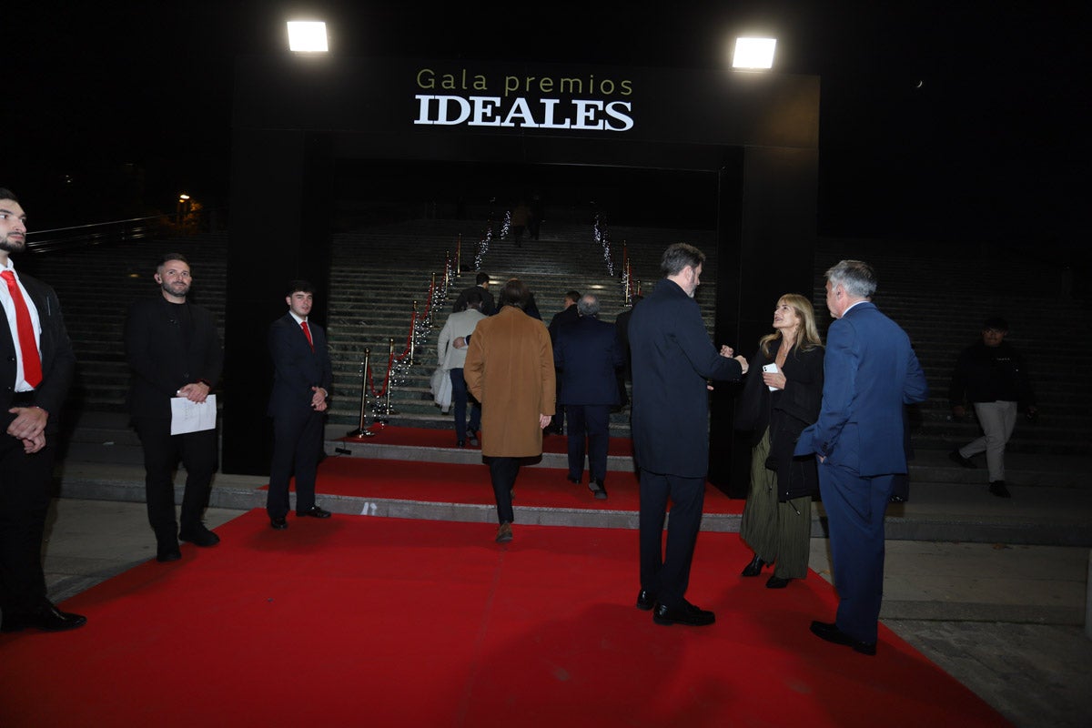 La alfombra roja y el cóctel de los IDEALES