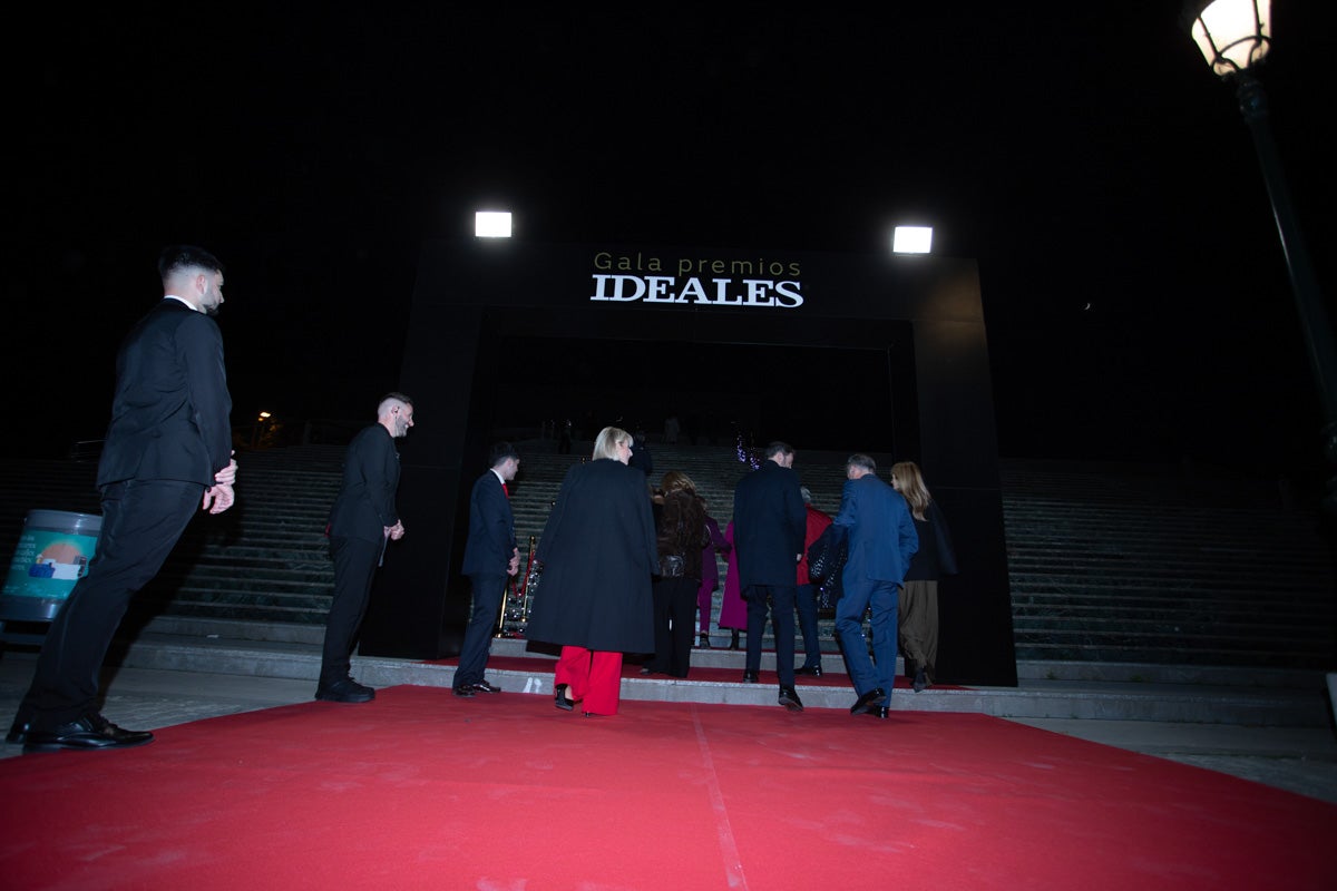 La alfombra roja y el cóctel de los IDEALES