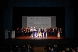 Los galardonados posan junto a autoridades y patrocinadores en la gala del lunes.