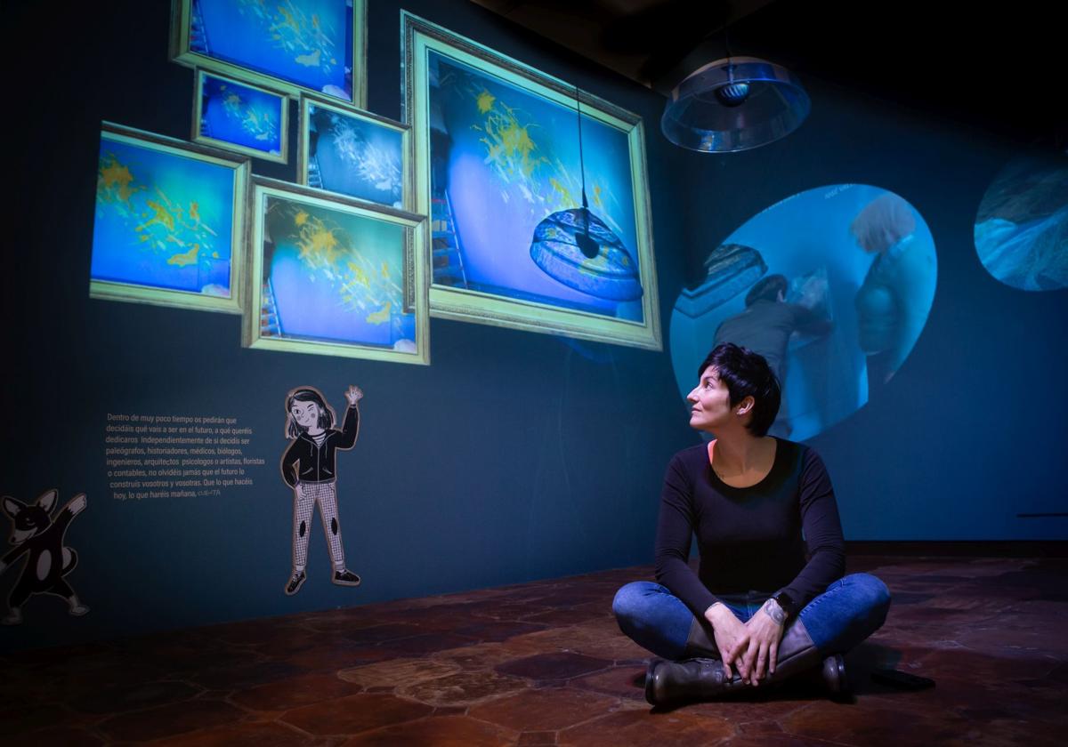 Clara Peñalver, en el último espacio de la exposición 'Habitantes', el dedicado al Hospital Real hoy día.