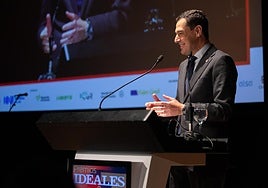 Juanma Moreno en la gala de los Premios Ideales.