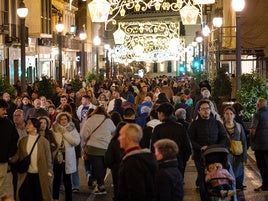 El Centro de Granada, abarrotado para ver la iluminación navideña