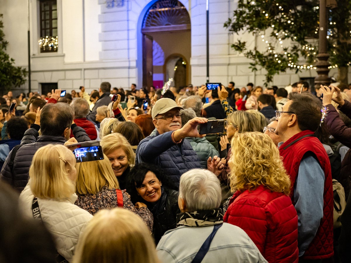 El Centro de Granada, abarrotado para ver la iluminación navideña