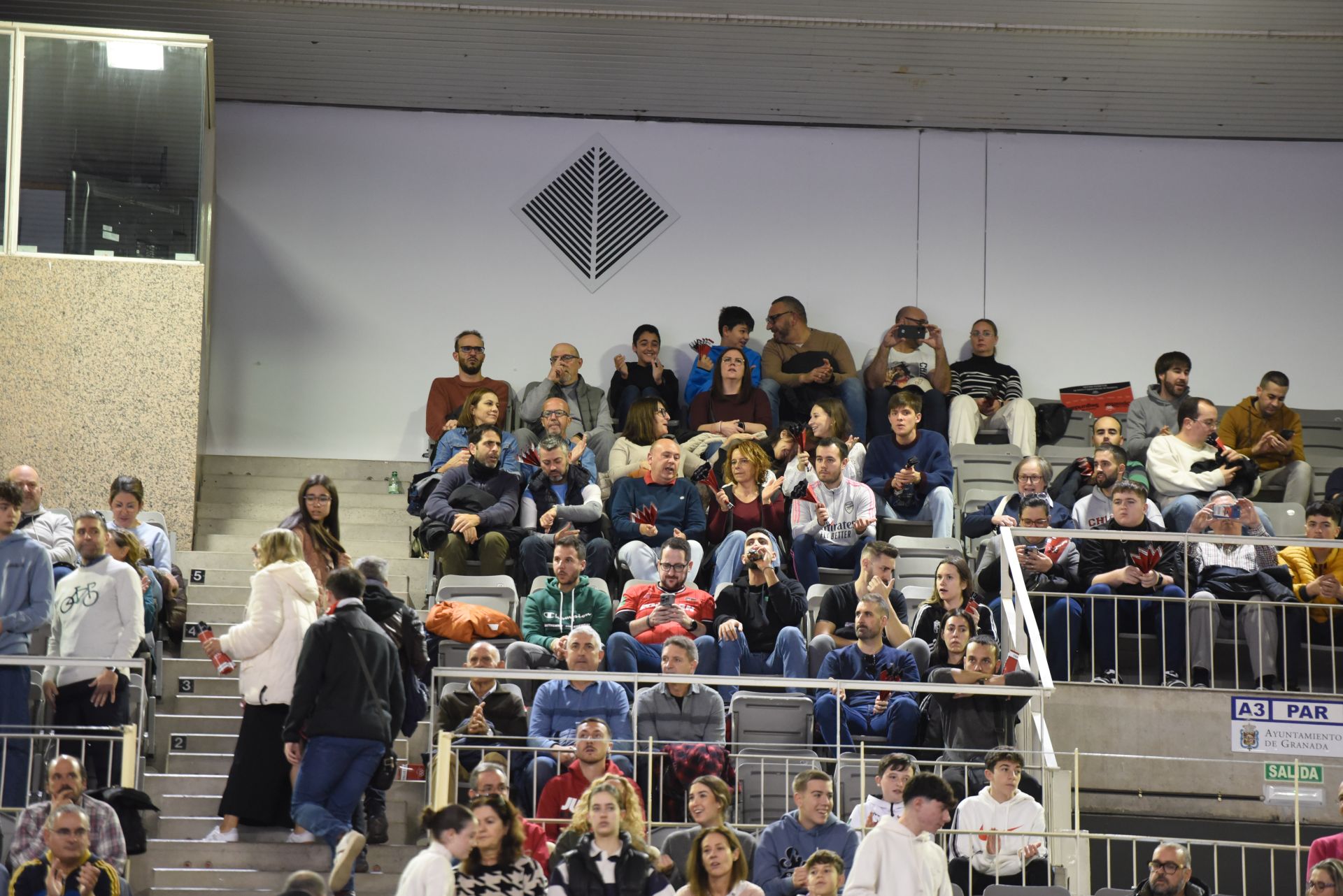 Encuéntrate en la grada del Palacio de Deportes en el Covirán - Joventut