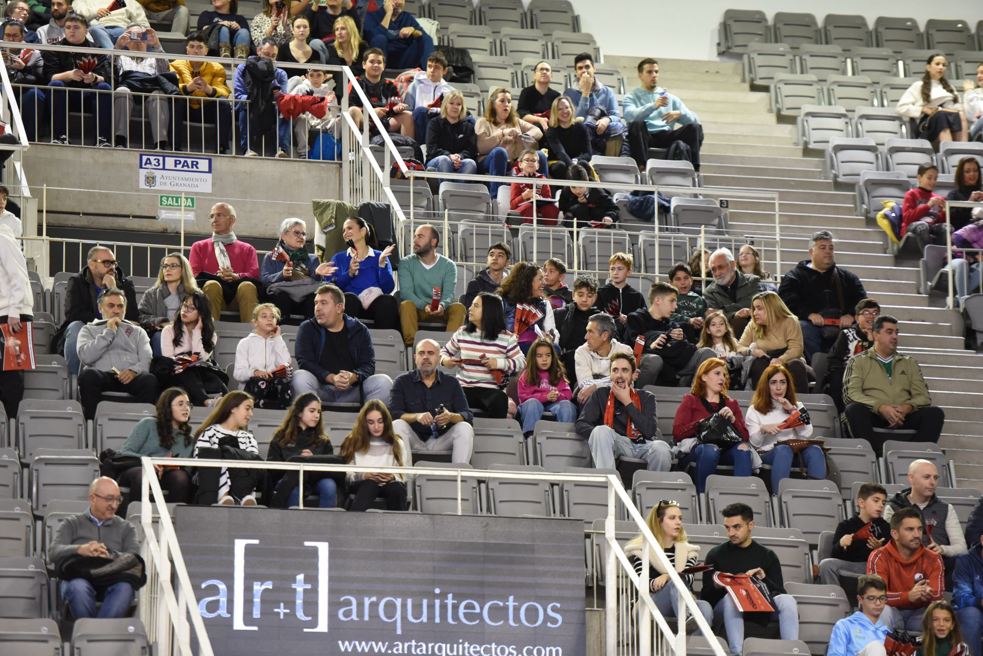 Encuéntrate en la grada del Palacio de Deportes en el Covirán - Joventut