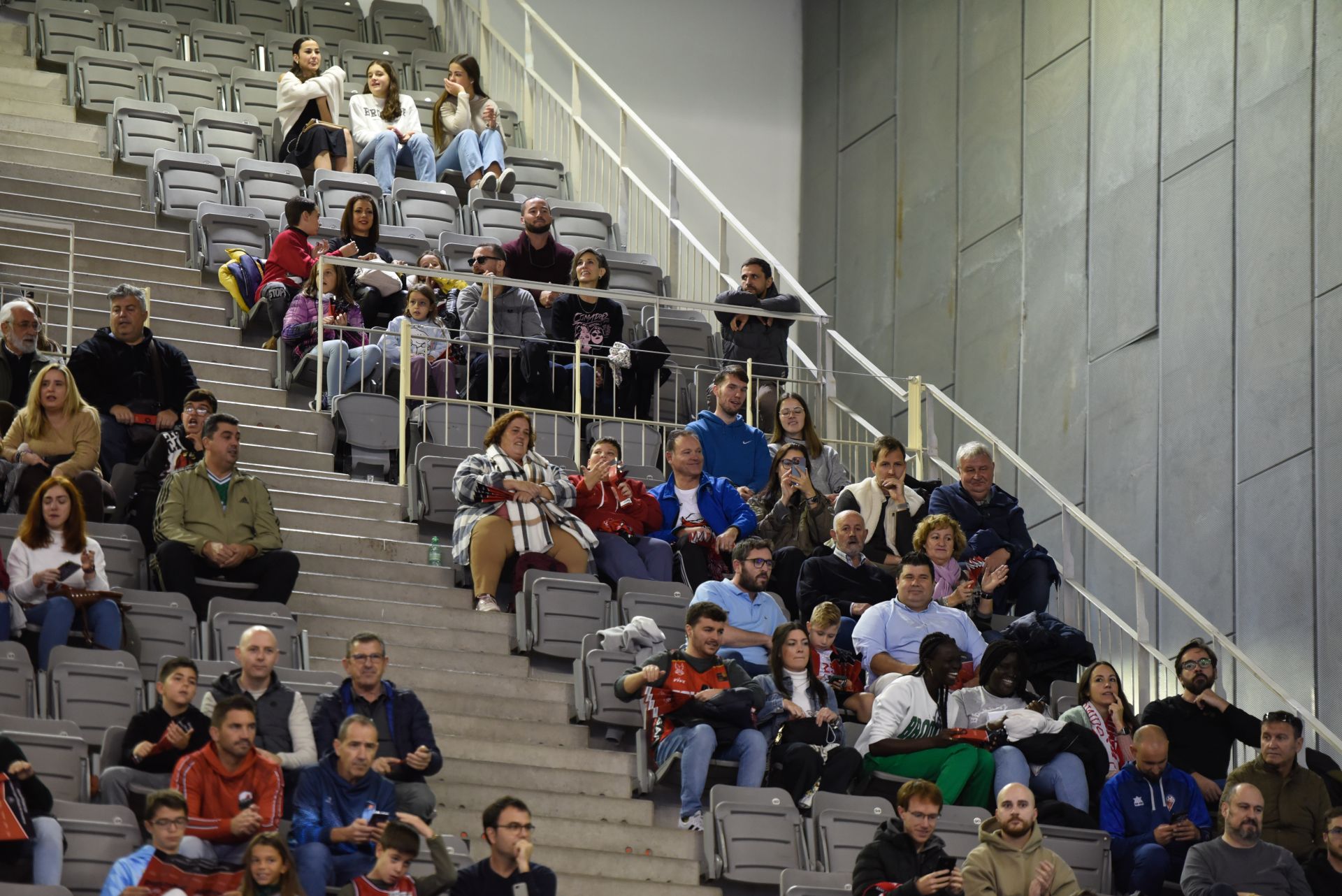 Encuéntrate en la grada del Palacio de Deportes en el Covirán - Joventut