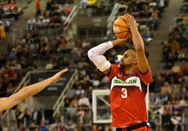 Gian Clavell lanza a canasta. Pablo Pin valora su desparpajo en los momentos difíciles.