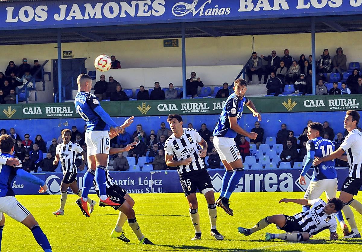 Una de las jugadas del partido.