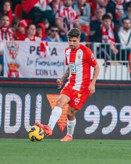 Pozo durante un partido con el Almería