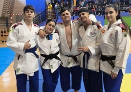 Integrantes del club de judo Blas González, satisfechos con sus resultados.