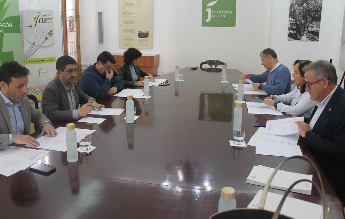 Reunión de la comisión Degusta Jaén encabezada por Paco Reyes