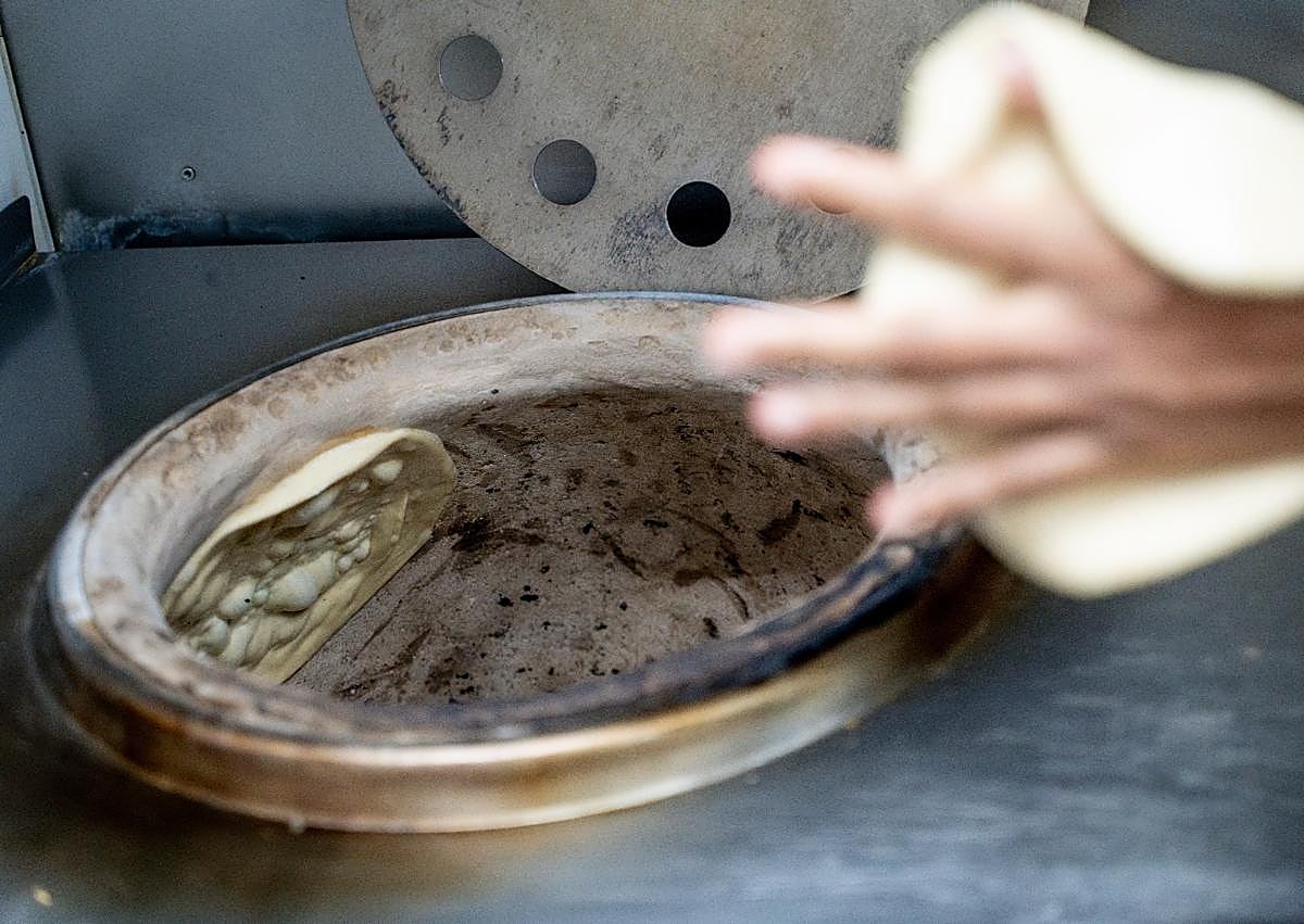 Imagen secundaria 1 - El restaurante indio de Granada que puede ser el mejor de España: «Estamos en una nube»