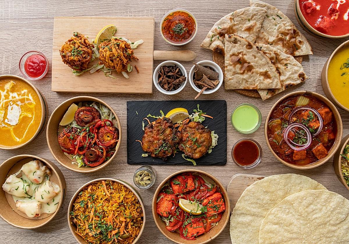 Imagen principal - El restaurante indio de Granada que puede ser el mejor de España: «Estamos en una nube»