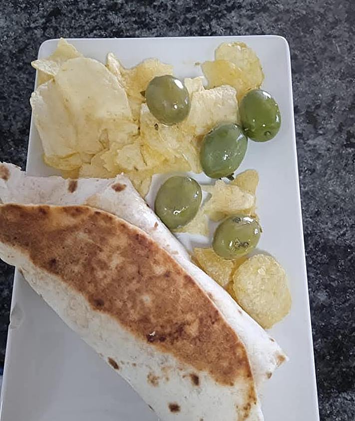 Imagen secundaria 2 - El bar «de pueblo y tapeo» de Granada con parque con columpios y campo de fútbol
