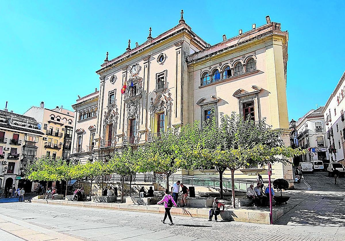 El Ayuntamiento de la capital, en la plaza de Santa María.