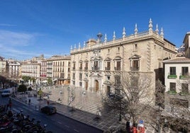 Vista general del edificio de la Real Chancillería, donde se encuentra la Audiencia Provincial.