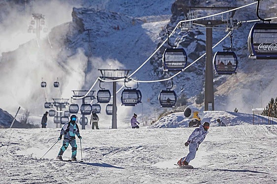 Así ha sido el estreno de la temporada de esquí en Sierra Nevada