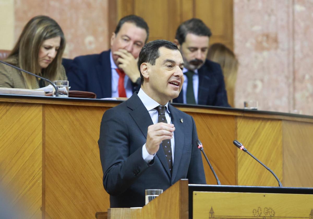 Juanma Moreno, ayer en el Parlamento.