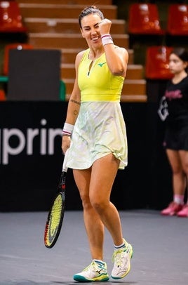 Nuria Párrizas celebra un punto en Francia.