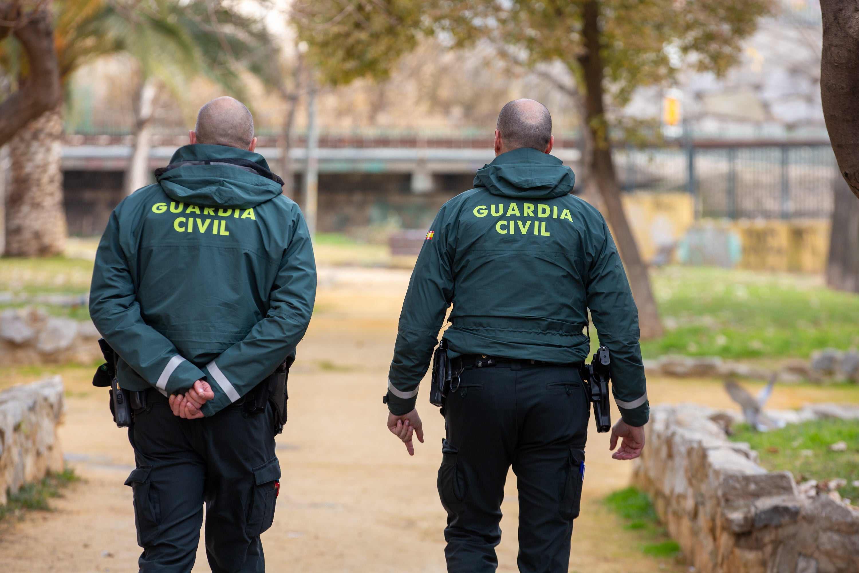 Una pareja de la Guardia Civil de patrulla.