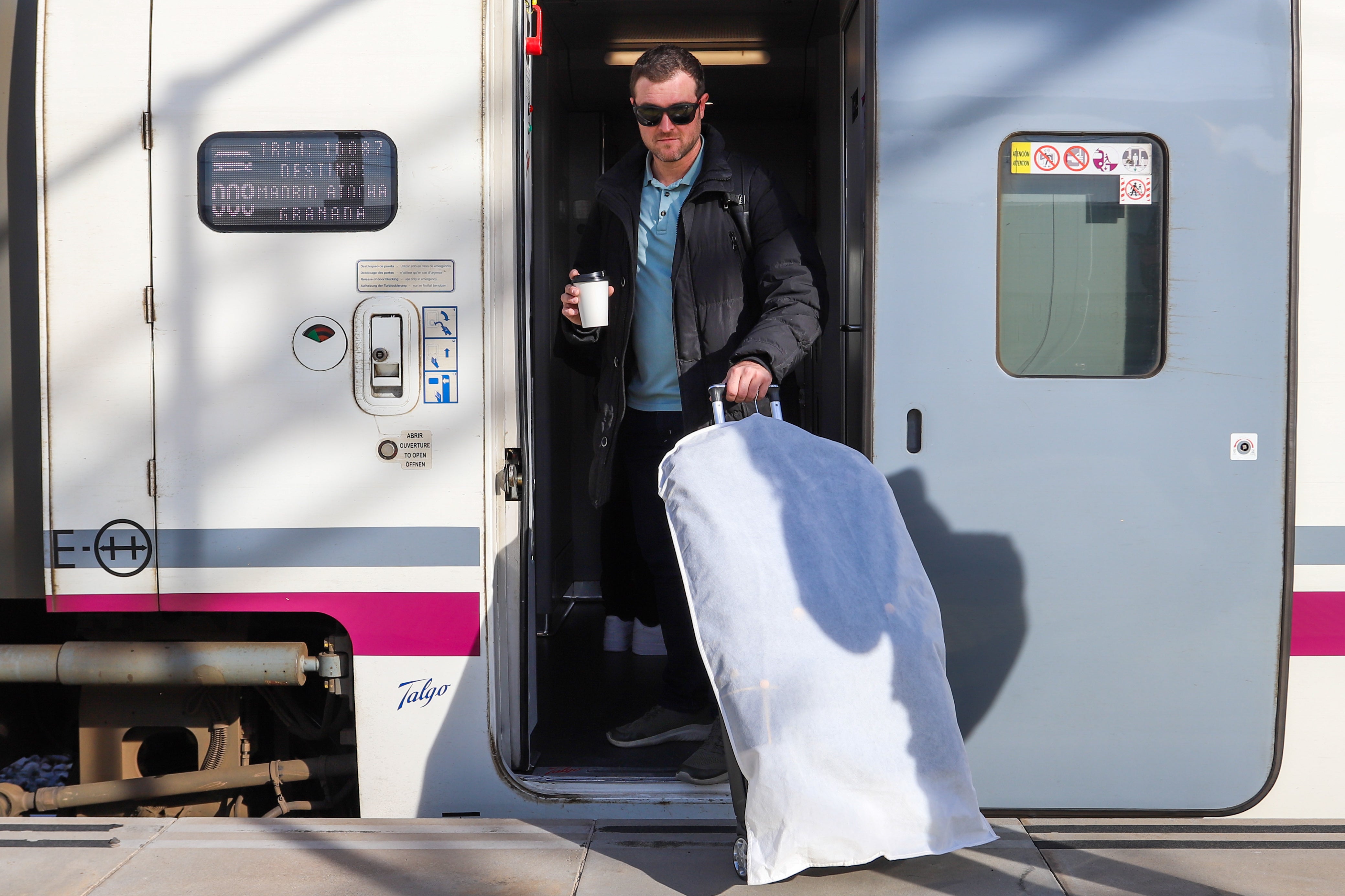 Las imágenes de la llegada de la cuarta frecuencia de tren con Madrid