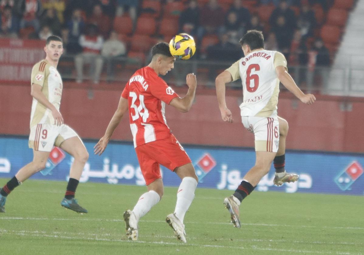 Quintanilla, que debutó con la UDA en Copa, lo hizo en Segunda División el viernes.